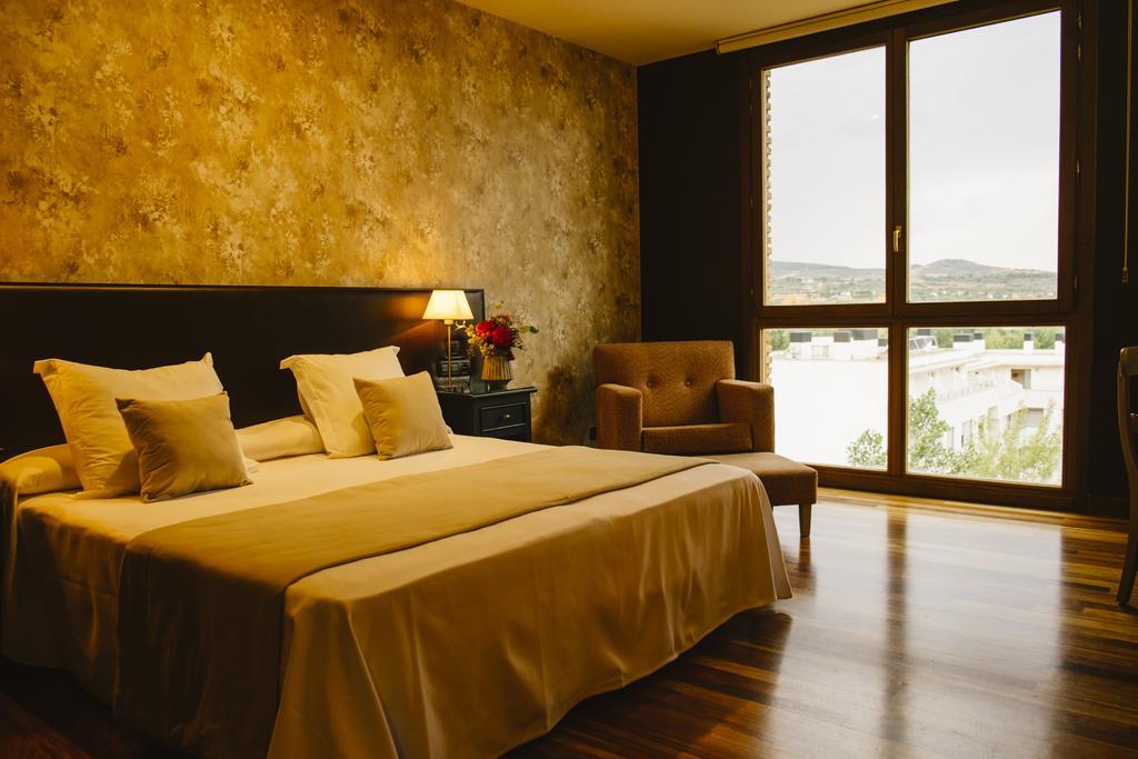 Hotel Vinicola Real-200 Monges Albelda De Iregua Dış mekan fotoğraf